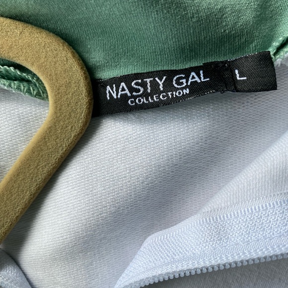 Cotton blend NASTY GAL cropped sweatshirt Size L pre-owned very good condition - Picture 3 of 5